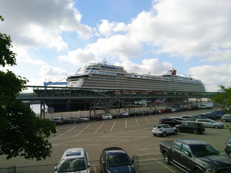 Bordbesuch der Mein Schiff 1